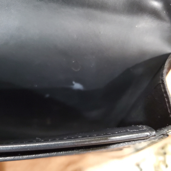 Pre-love own  Louis Vuitton pochette handbag. - Picture 5 of 16